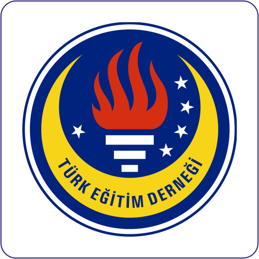 Türk Eğitim Derneği logosu, mavi arka plan üzerinde bir alev sembolü ve sarı hilal ile yıldızlar içeriyor.